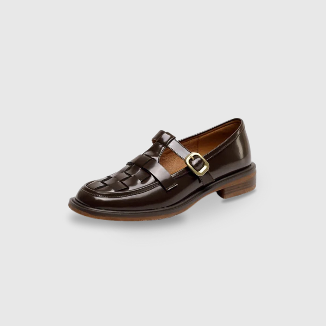 Stylish women's vintage flats, ideal for daily wear with their woven design and flat sole