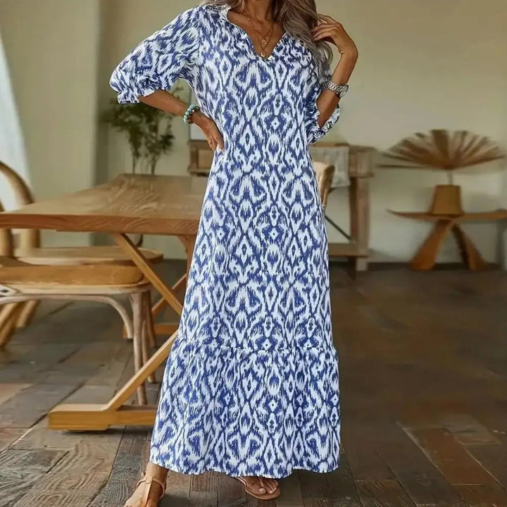 Casual women's floral maxi dress for summer vacation, featuring a comfortable sleeveless design.