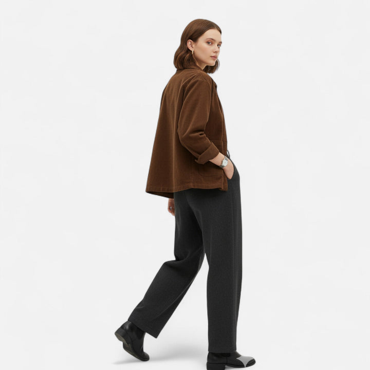 Timeless women's short casual jacket. Versatile fashion outerwear for ladies, ideal for contemporary everyday style.