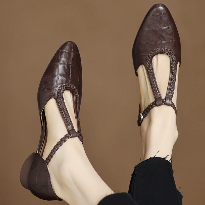 Women's soft black leather T-strap Mary Janes with low heel, classic vintage style for comfort