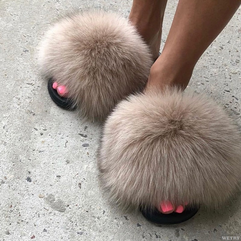 Fashionable women's fluffy open-toe slide sandals, stylish and soft for casual summer wear.