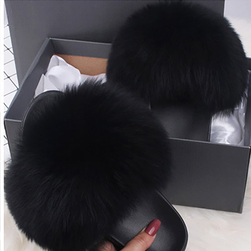 Luxurious soft fluffy plush open-toe slides for women, stylish and comfortable casual fashion slippers.