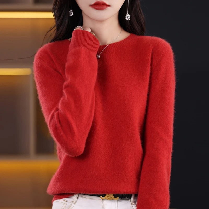 Effortless style: women's warm luxury knit round neck sweater, soft long sleeve for winter elegance.