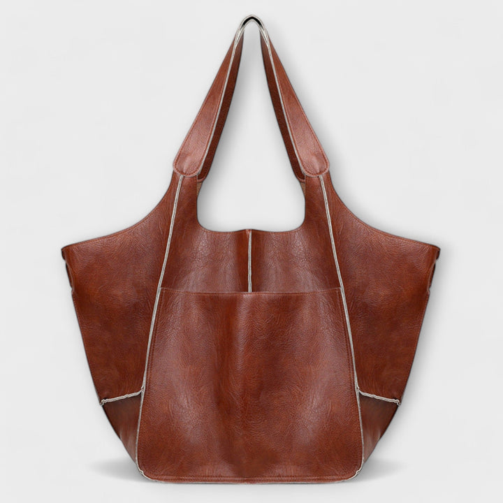 Detail of the comfortable straps on a women's spacious casual shoulder bag, secure and stylish.