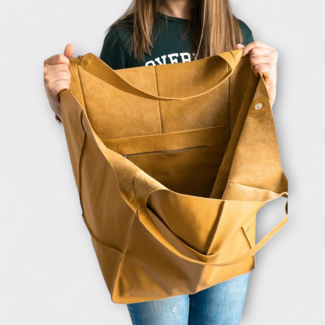 Stylish women's classic shoulder bag, designed for comfort and everyday casual wear.