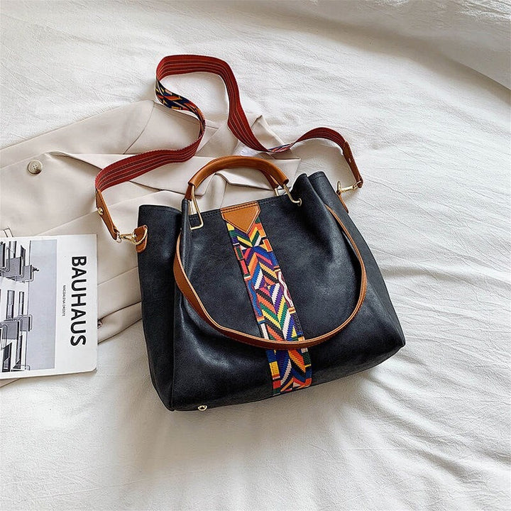 Versatile women's PU leather tote, a fashionable everyday carry bag suitable for any occasion.