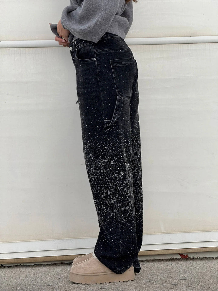 Trendy wide leg trousers for women, embodying a relaxed yet refined spring fashion statement.