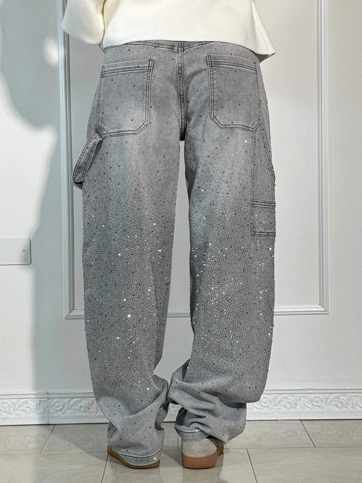 Relaxed fit wide leg pants for women, an essential piece for a comfortable and fashionable spring ensemble.