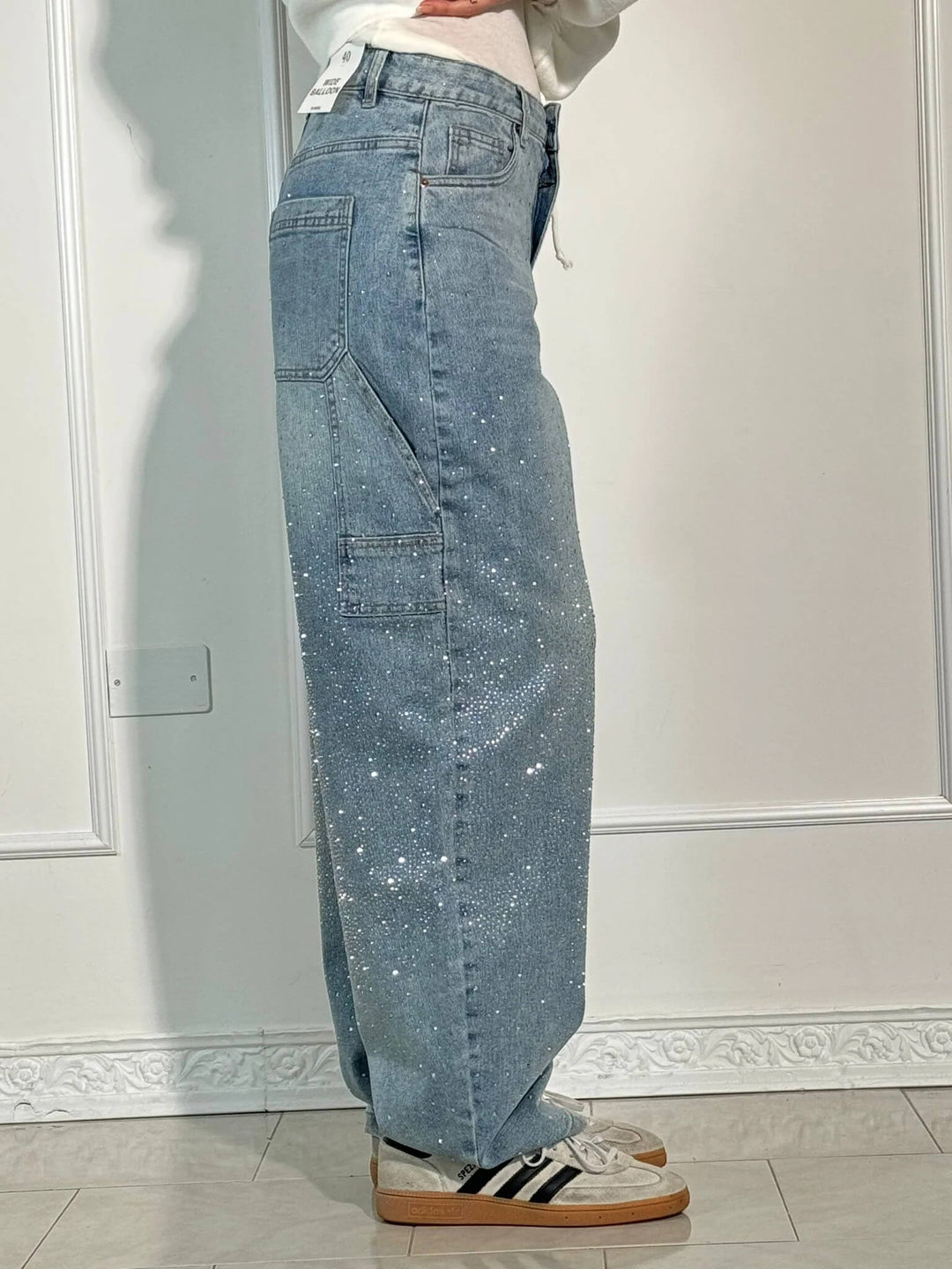 Lightweight women's wide leg trousers, perfect for staying cool and stylish during the spring season.