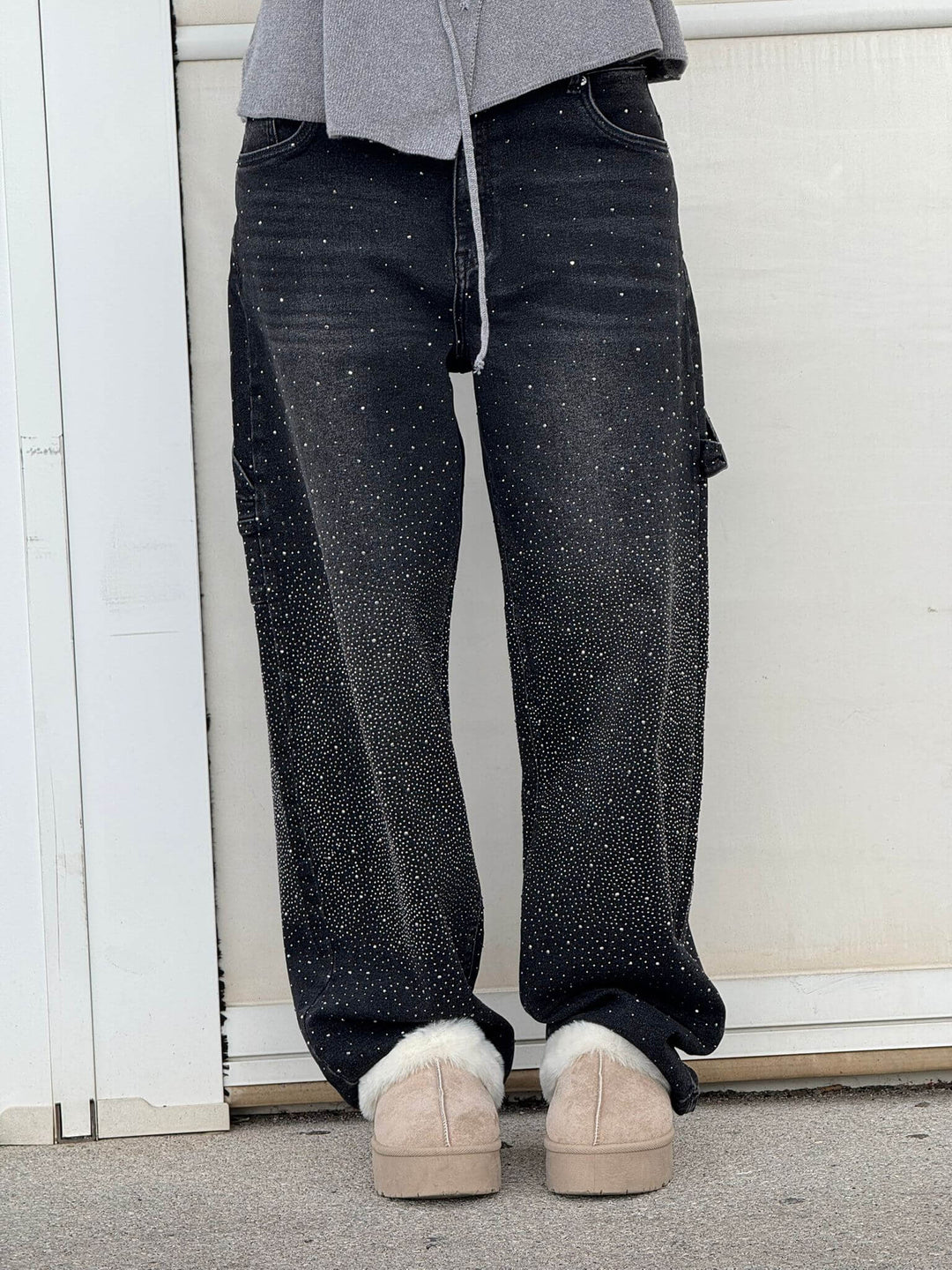 Effortlessly stylish women's loose fit wide leg pants, a comfortable and fashionable spring wardrobe staple.
