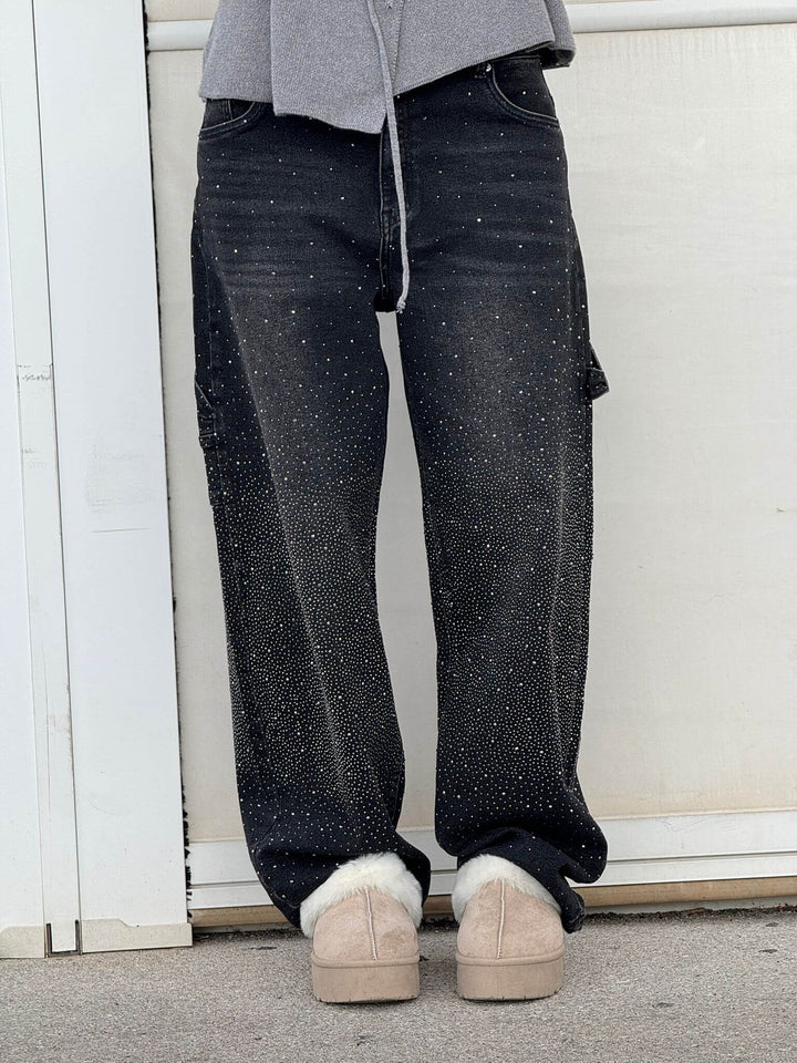 Effortlessly stylish women's loose fit wide leg pants, a comfortable and fashionable spring wardrobe staple.
