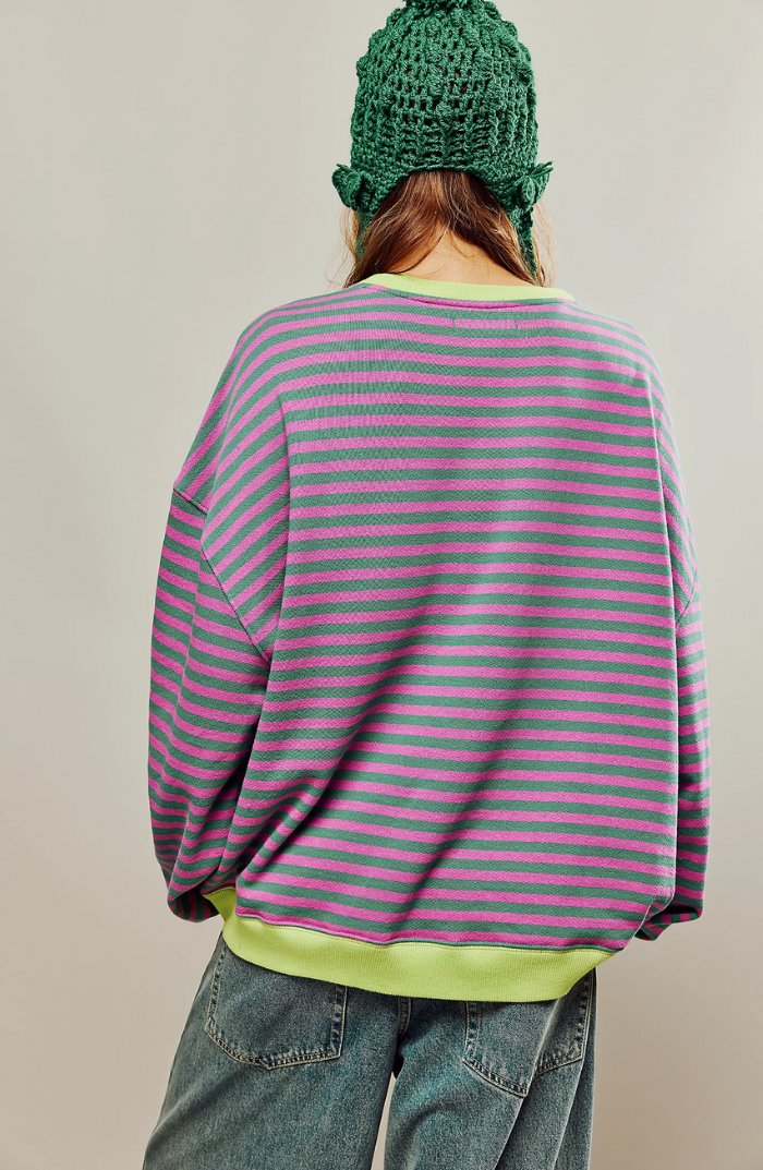 Casual women's striped crewneck sweater, an easy-to-wear top for everyday comfort.