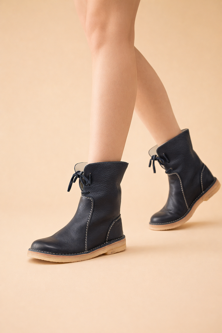 Casual women's short winter boots, stylish & warm for snow, comfortable outdoor fashion.