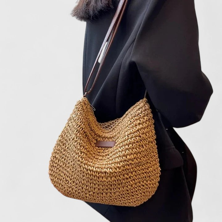 Women's summer relaxed shoulder bag, ideal for a stylish, hands-free casual look.