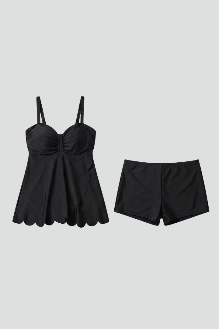 Women's sweetheart neck tankini top & swim shorts, perfect for beachwear & summer fashion.