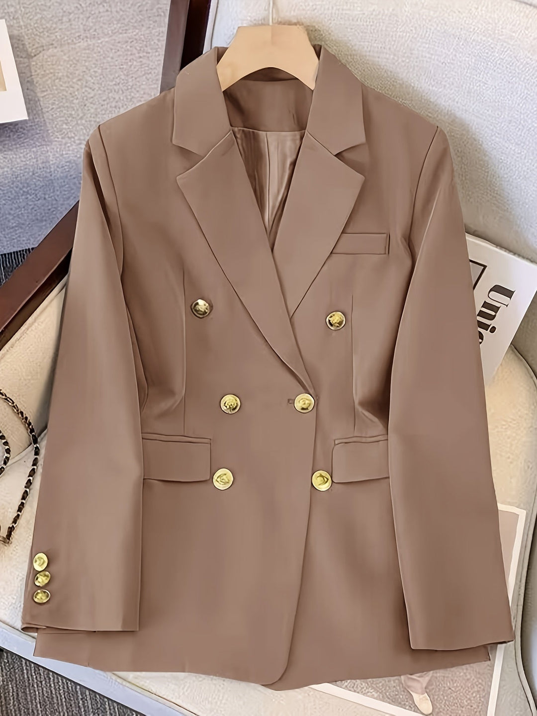Sophisticated women's tailored blazer, a versatile outerwear piece for cold weather