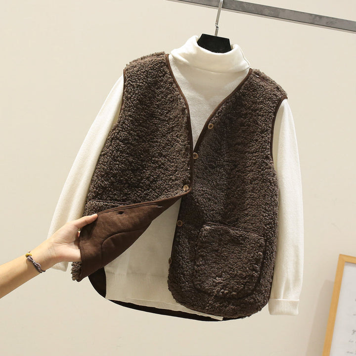 Fashionable women's elegant essential combining timeless style with all-day comfort. A versatile layering piece.