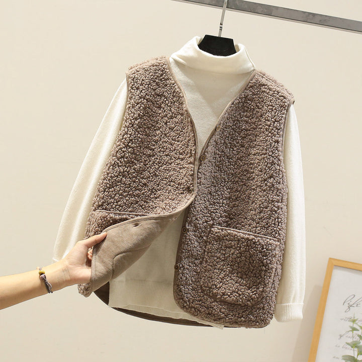 Soft and comfortable women's elegant top, a timeless wardrobe essential. Chic design for versatile all-day wear.