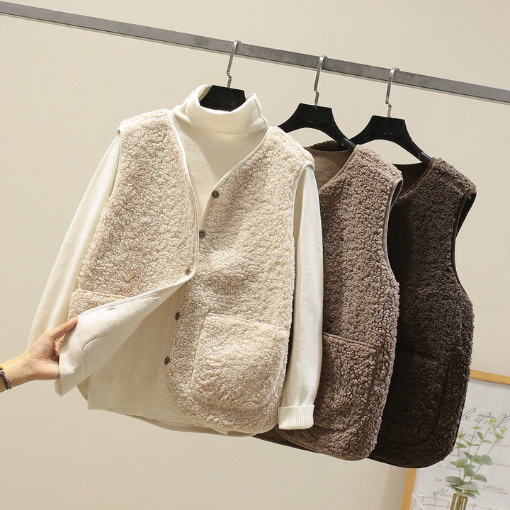 Everyday luxury: Women's elegant essential top, offering timeless style and all-day comfort. Versatile and chic.