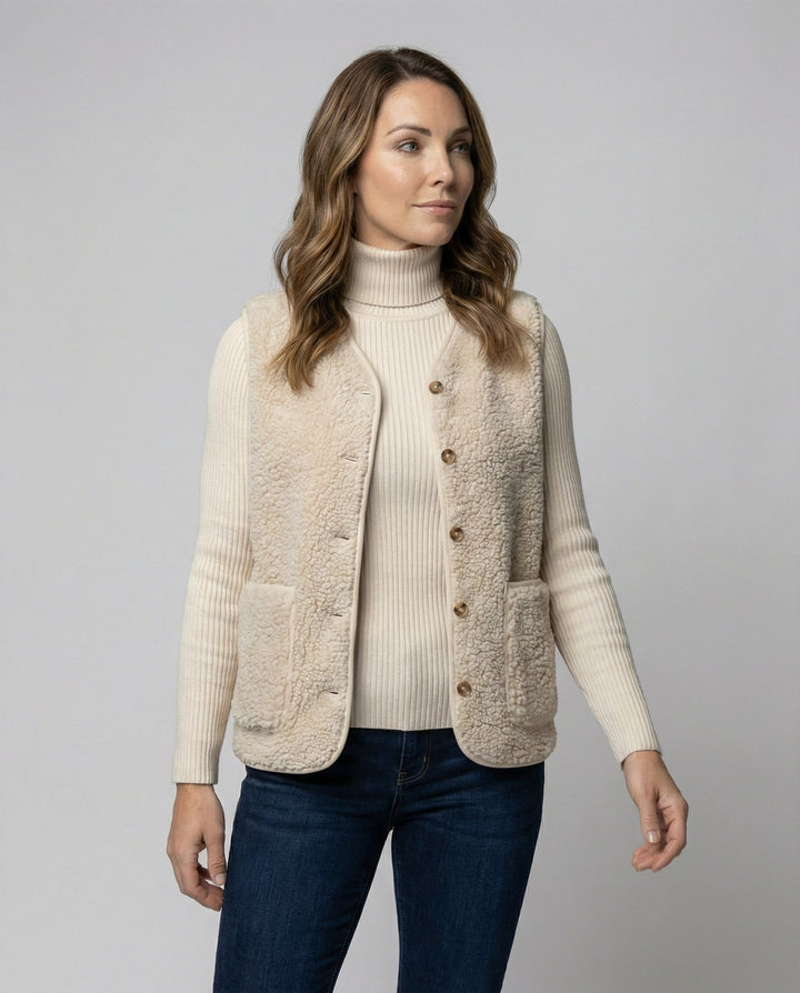 Chic women's elegant top, a versatile wardrobe essential for smart casual or everyday style. Timeless comfort.