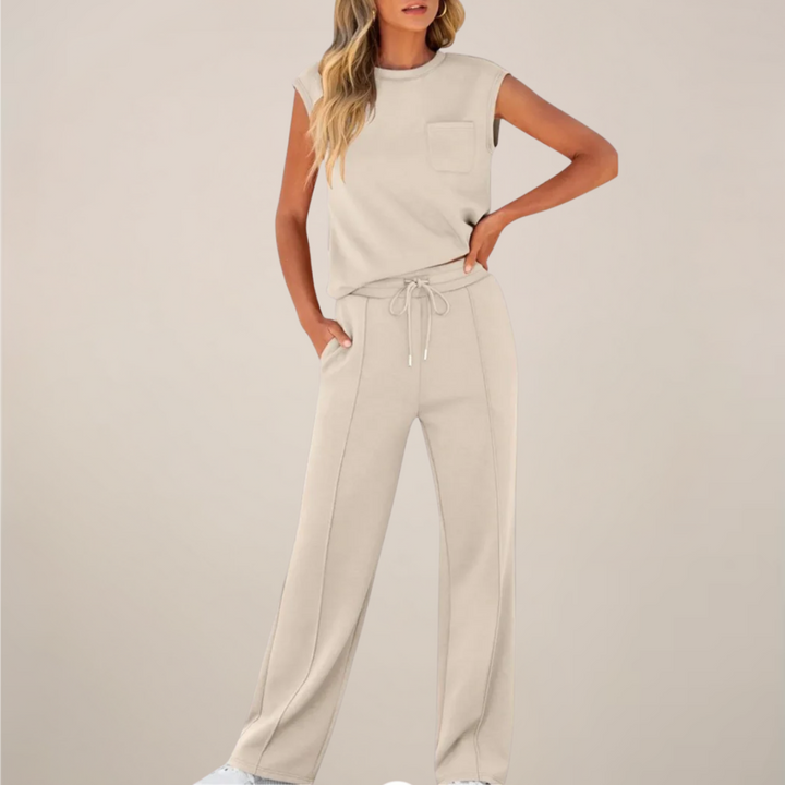 Lightweight women's two-piece set, relaxed fit pants with drawstring, excellent for warm weather.