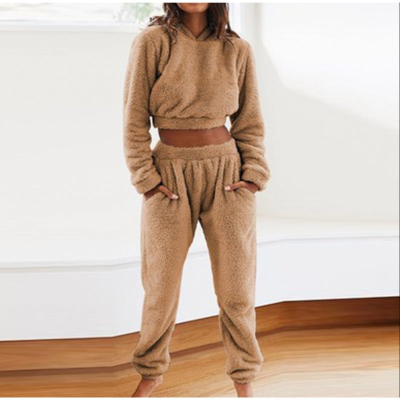 Essential women's hooded lounge set, ultra-soft & perfect for cozy evenings or casual everyday wear.
