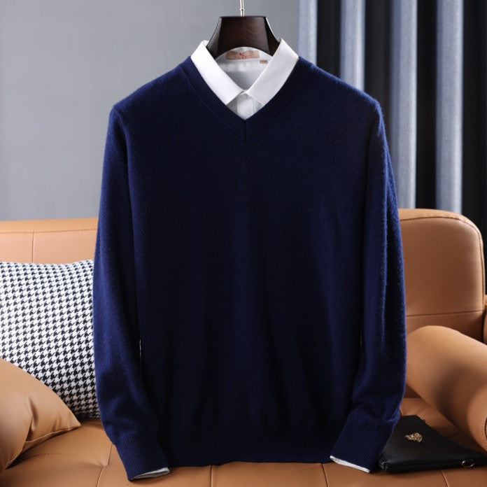 Versatile women's V-neck sweater, perfectly fitted for an elegant look. Soft knit, long sleeve comfort.