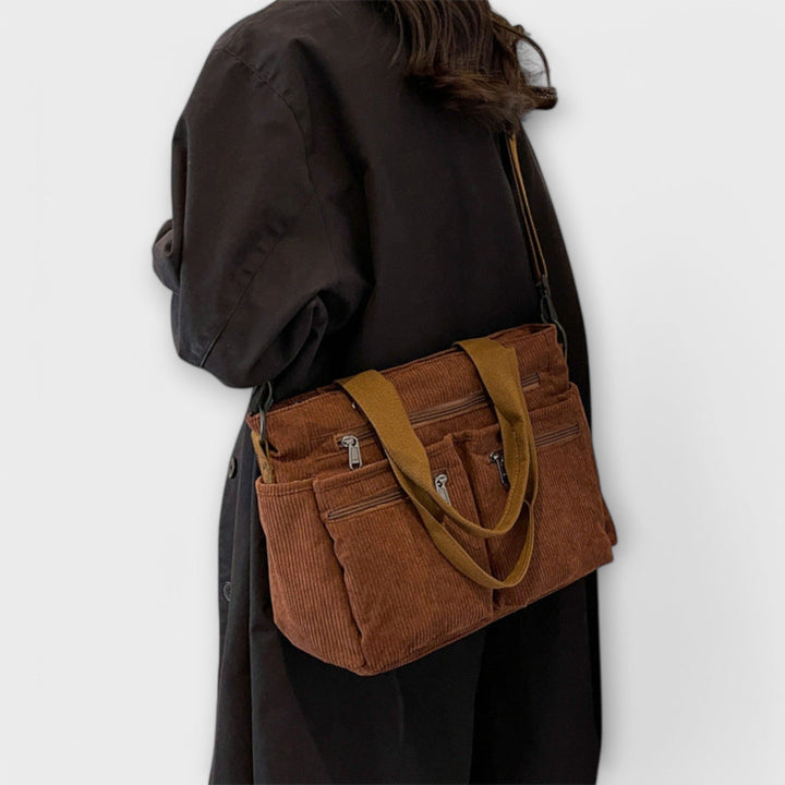 Women's summer tote bag with a relaxed, fashionable design, great for casual and everyday wear