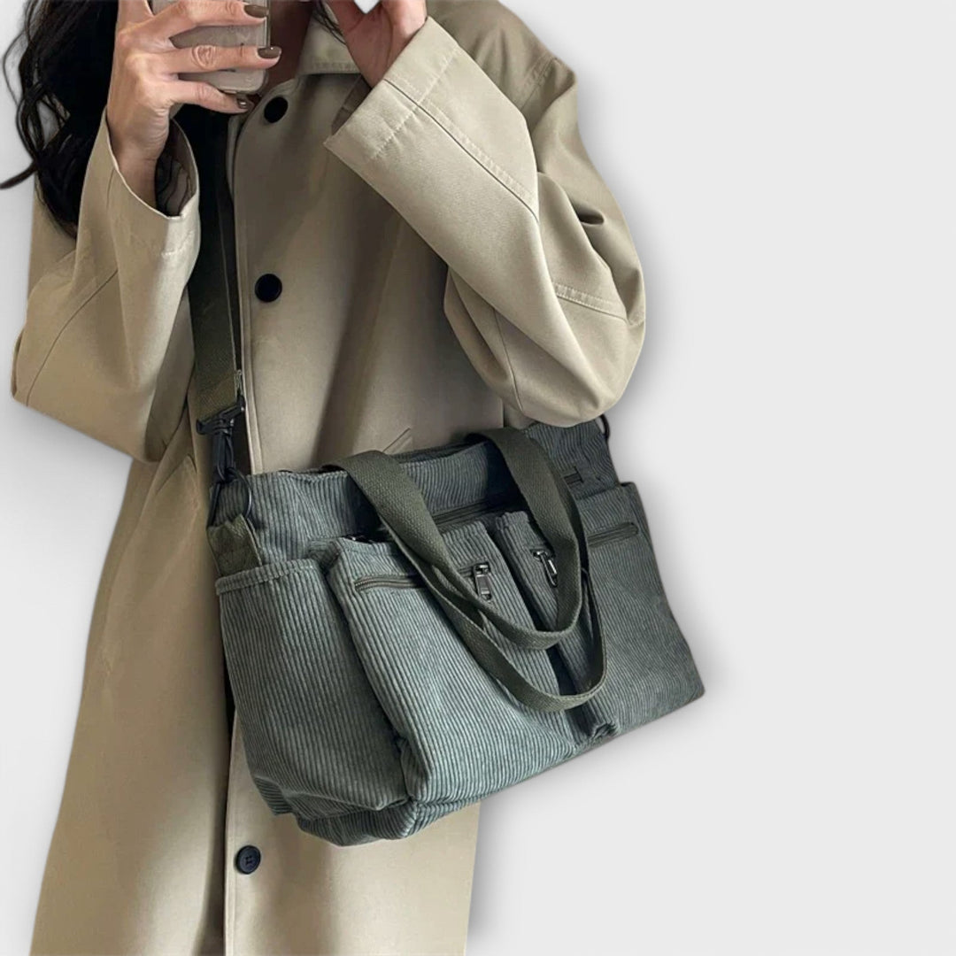 Stylish women's large shoulder bag, a versatile tote for travelers and everyday fashion