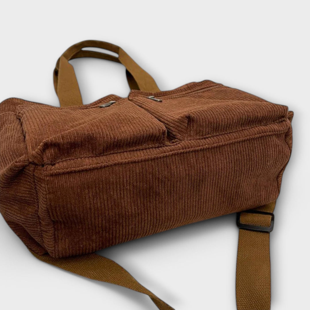 Casual women's tote bag in a light fabric, great for summer days, beaches, and everyday use