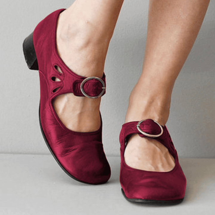 Retro fashion women's low heel shoes with decorative buckle closure, ideal for spring and summer.