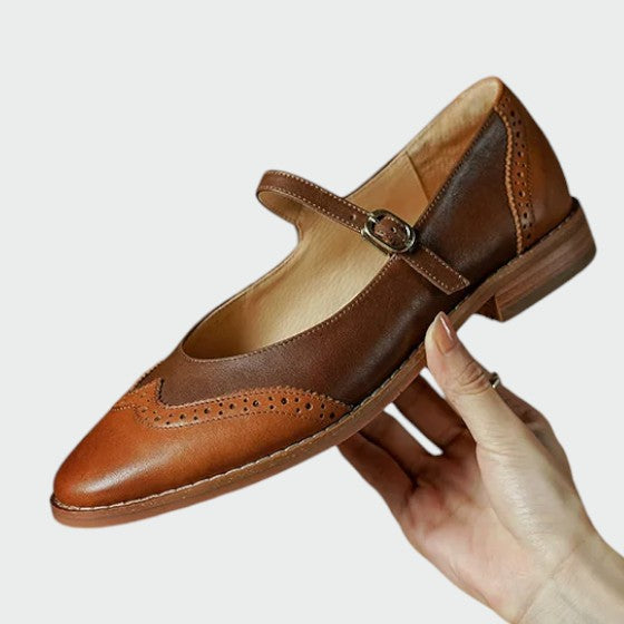 Women's two-tone Mary Jane shoes with buckle, vintage design for classic everyday wear