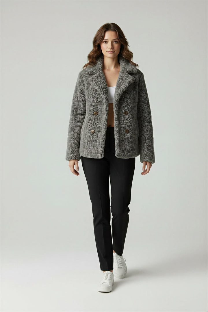 Front view: Women's warm oversized winter coat, relaxed fit. Cozy, stylish outerwear for everyday comfort in winter.