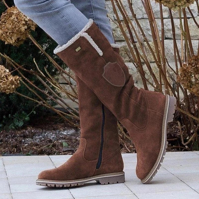Women's waterproof winter snow boots with warm lining, perfect for cold weather and outdoor adventures.