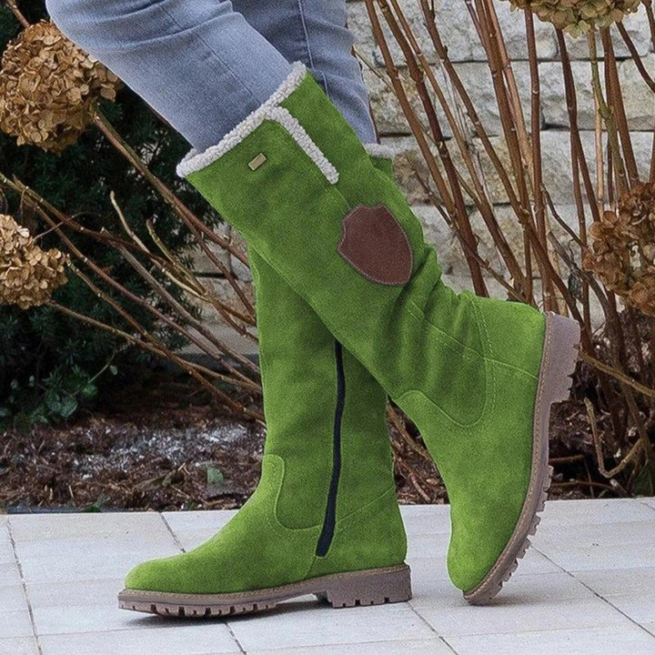 Stylish women's cold weather boots, waterproof and comfortable, ideal for winter fashion and daily wear.