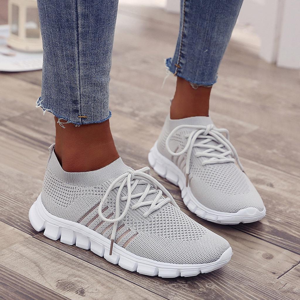 Pair of black women's orthopedic balance sneakers, ideal for walking, with comfortable support.