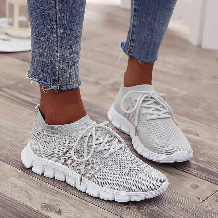 Pair of black women's orthopedic balance sneakers, ideal for walking, with comfortable support.