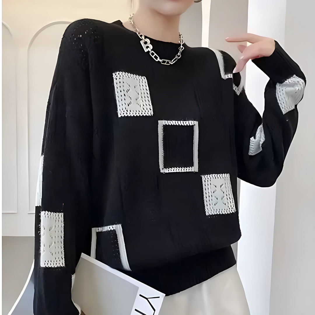 Casual women's spring pullover blouse in a relaxed fit, perfect for everyday fashion