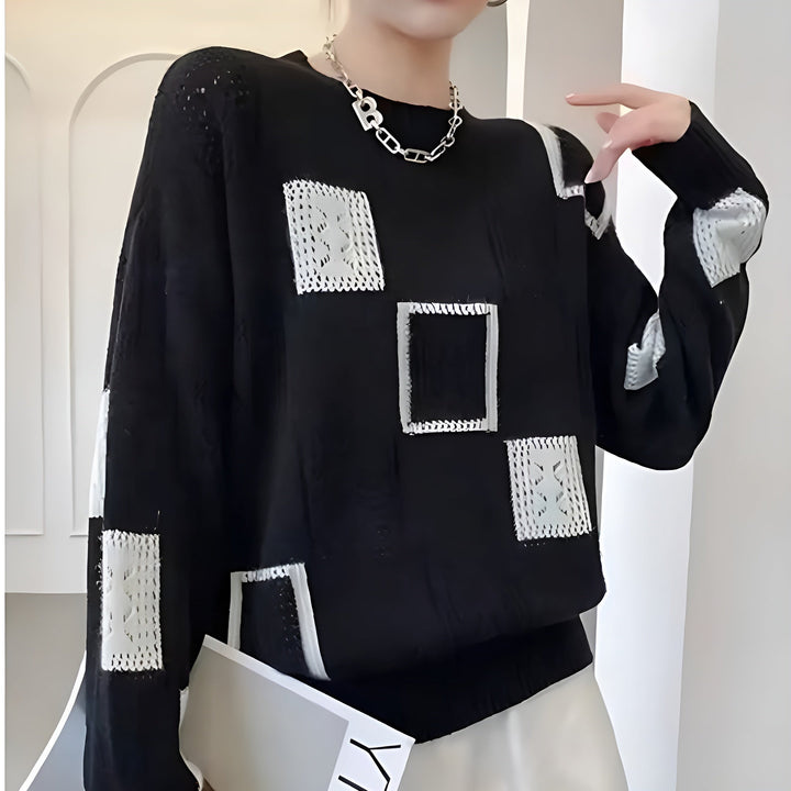 Casual women's spring pullover blouse in a relaxed fit, perfect for everyday fashion