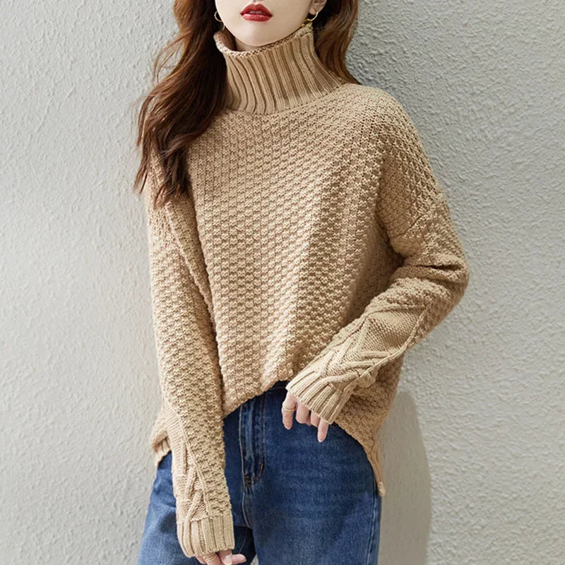 Ribbed knit women's turtleneck sweater in a soft hue, a comfortable and chic option for spring/summer.